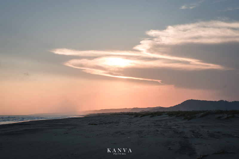 Album Pre-Wedding yang Jenaka di Kala Senja - Bridestory Blog