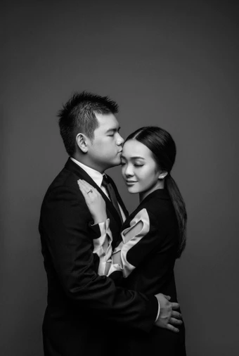 A Timeless Indoor Pre Wedding Shoot With A Modern Flair Bridestory Blog
